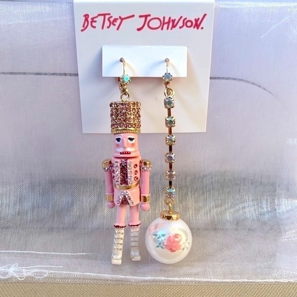 Brand New Betsey Johnson Pink Nutcracker Christmas Mismatched 3" Drop Earrings - Picture 1 of 11